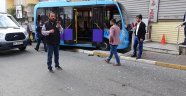 Minibüs önce kamyonete ardından duvara çaptı: 2 yaralı