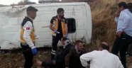 Minibüs şarampole devrildi: 2 yaralı