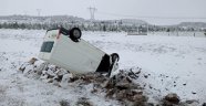 Minibüs şarampole devrildi: 2 yaralı