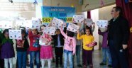 Minik öğrenciler şiir yarışmasında bütün hünerlerini sergiledi