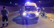 Motosiklet devrildi: 2 yaralı