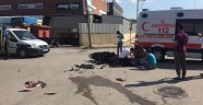 Motosiklet ile minibüs çarpıştı: 1'i ağır 2 yaralı
