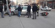 Motosiklet ile otomobil çarpıştı: 1 yaralı