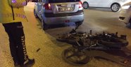 Motosiklet ile otomobil çarpıştı: 2 yaralı