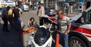 Motosiklet otomobil ile çarpıştı: 1 yaralı