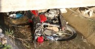 Motosiklet sulama kanalına düştü: 2 ölü