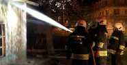 Müstakil ev alev alev yandı