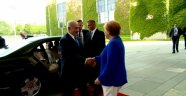 Netanyahu, Merkel ile görüştü!
