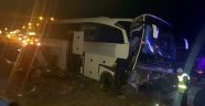 Niğde'de otobüs refüje çarptı: 20 yaralı