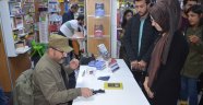 Odabaşı kitaplarını imzaladı