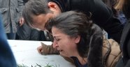 Oğlunun mezarı başında fenalık geçirdi