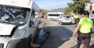 Öğrenci servisi direğe çarptı: 7 yaralı