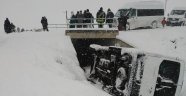 Öğrenci servisi şarampole devrildi: 15 yaralı