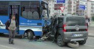 Öğrenci taşıyan minibüs kaza yaptı: 27 yaralı