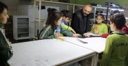 Öğrenciler ayakkabı üretimini yakından gördü