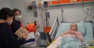 Öğrencilerden lösemi hastası çocuklara moral ziyareti