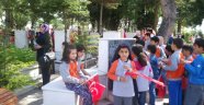 Öğrencilerden şehitliğe ziyaret