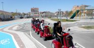 Öğrencilere uygulamalı trafik eğitimi veriliyor