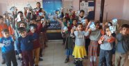 Öğrencilerin karnesini Jandarma verdi