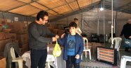 Okul harçlıklarıyla depremzedelere makarna gönderdiği