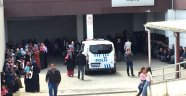 Okul servisine bakarken balkondan düşen genç kız hayatını kaybetti