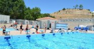 Olimpik Yüzme Havuzu Serinlemek İsteyenlerin Akınına Uğruyor