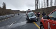 Oltu'da Trafik kazası: 3 yaralı