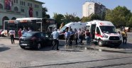 Otobüs ile otomobil çarpıştı; 2 yaralı
