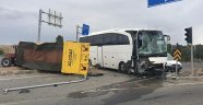 Otobüs ile traktör çarpıştı: 4 yaralı