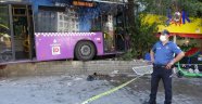 Otobüs Müjdat Gezen Sanat Merkezi'nin bahçesine girdi: 5 yaralı