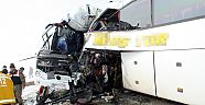 Otobüsler kafa kafaya çarpıştı: 4 ölü, 18 yaralı
