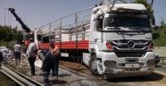 Otogar Bağlantı yolunda tır devrildi: 1 yaralı