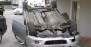 Otomobil 10 metreden beton zemine çakıldı