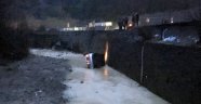 Otomobil 10 metreden dere yatağına uçtu: 3 yaralı
