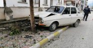 Otomobil ağaca çarptı: 2 yaralı