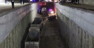 Otomobil alt geçit inşaatına uçtu: 1 ölü, 4 yaralı