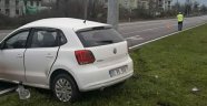 Otomobil aydınlatma direğine çarptı: 1 yaralı