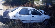 Otomobil bariyerlere çarptı; 4 yaralı