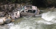 Otomobil dereye yuvarlandı: 1 ölü, 1 yaralı