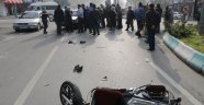 Otomobil elektrikli bisiklete çarptı: 2 yaralı