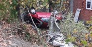 Otomobil evin bahçesine uçtu: 3 yaralı