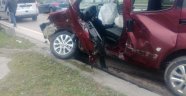 Otomobil ile hafif ticari araç çarpıştı: 3 yaralı