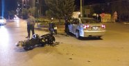 Otomobil ile motosiklet çarpıştı: 1'i ağır 2 yaralı