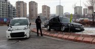 Otomobil ile ticari araç çarpıştı: 9 yaralı