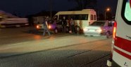 Otomobil işçi servisine çarptı: 6 yaralı