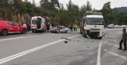 Otomobil kamyonla çarpıştı: 1 ölü 1 yaralı