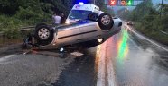 Otomobil kayganlaşan yolda takla attı: 2'si çocuk 5 yaralı