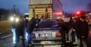 Otomobil kırmızı ışıkta duran tıra çarptı: 1 ağır yaralı