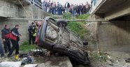 Otomobil köprüden uçtu: 2 ölü