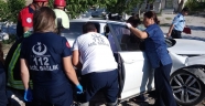 Otomobil mezarlık girişine çarptı: 1 ölü, 4 yaralı